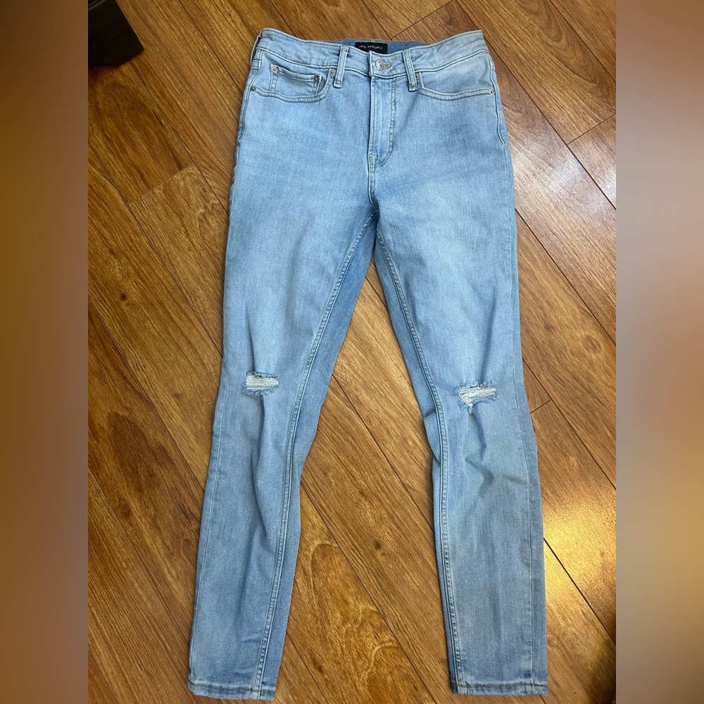 Free Assembly Light Blue Women's High Rise Distressed Skinny Jeans Size 8
